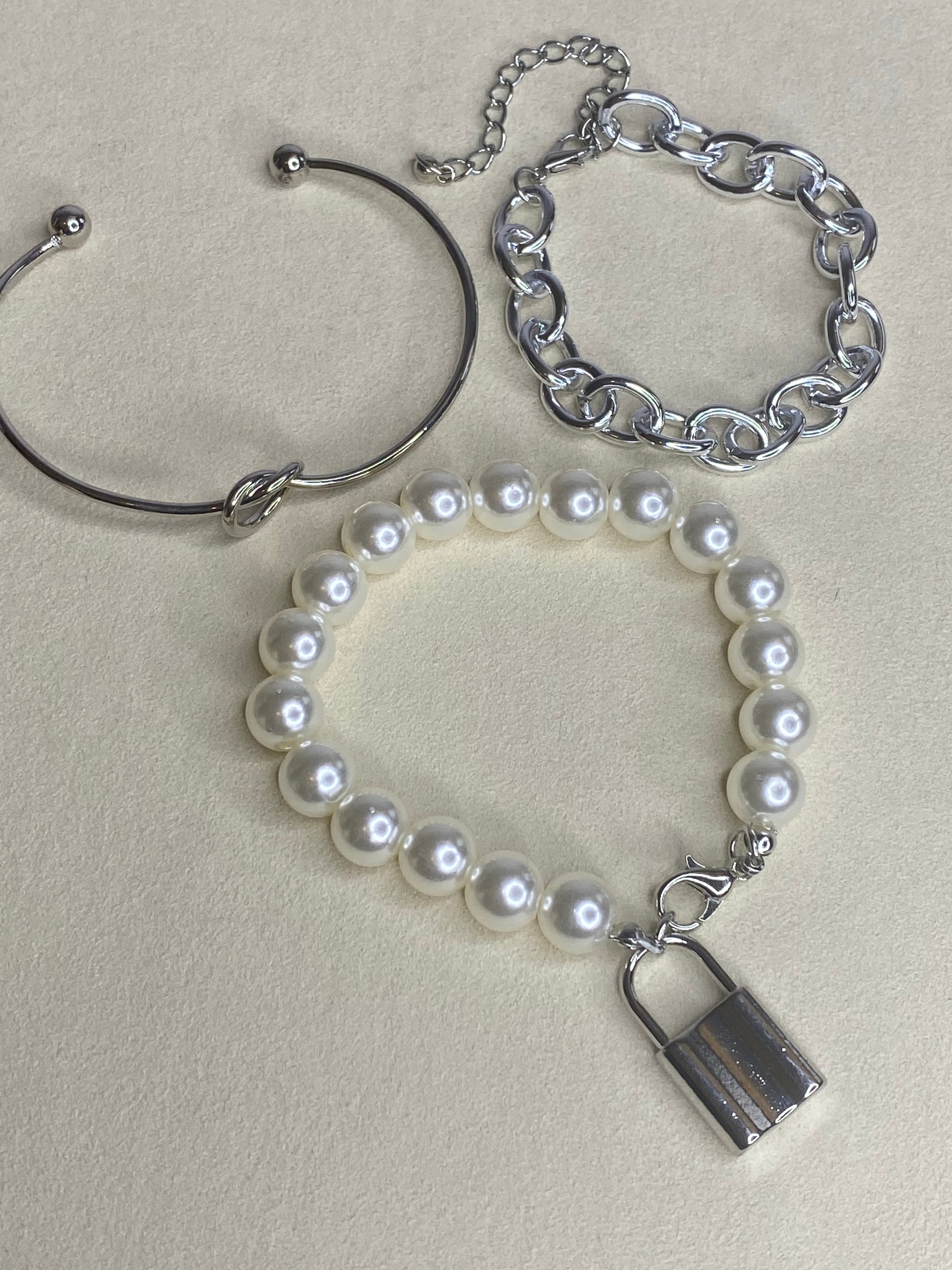 Lock  pearls bracelet pack