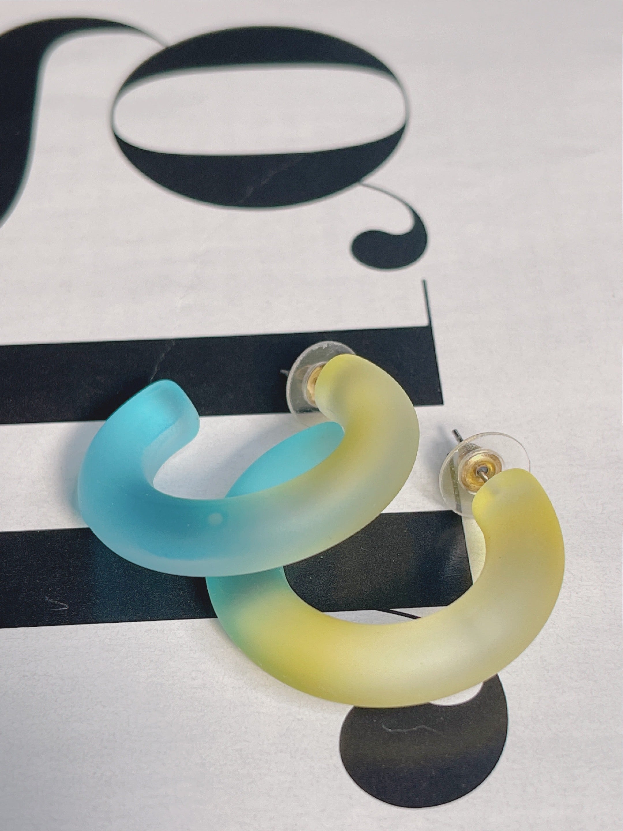 C - Gradient Color Earrings