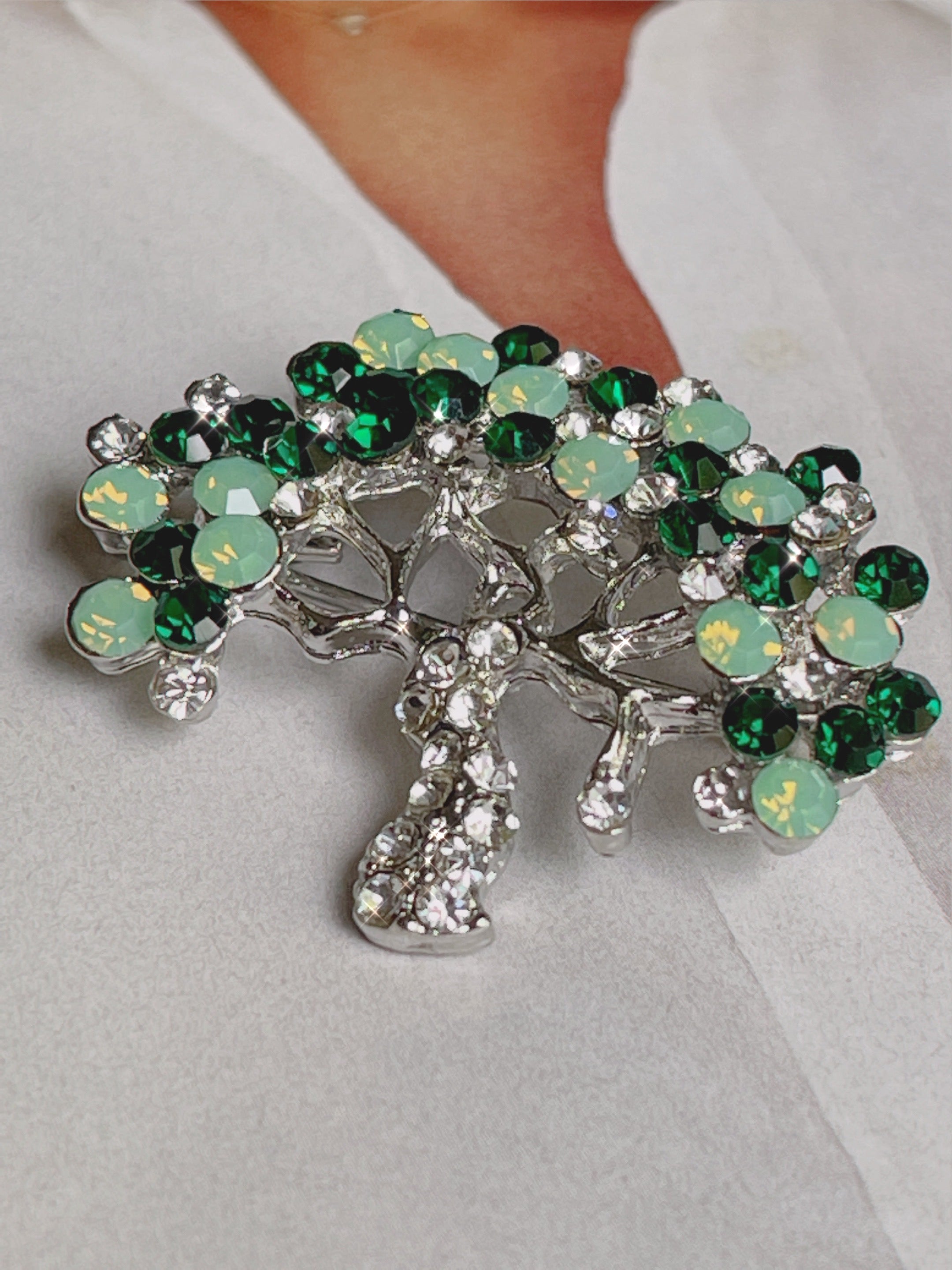 Mizule Green Three Brooch